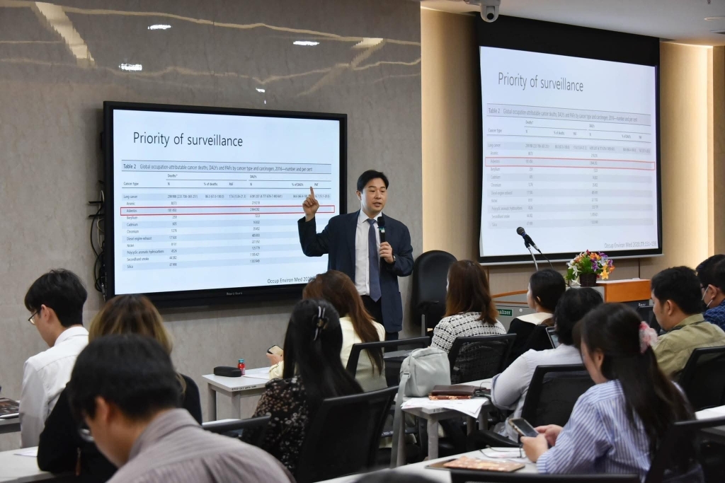 Myong Jun-Pyo教授による招待講演 Myong Jun-Pyo教授による招待講演